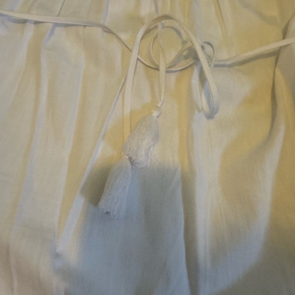 White Sleeveless Dress with Lace Detail - Picture 7 of 7
